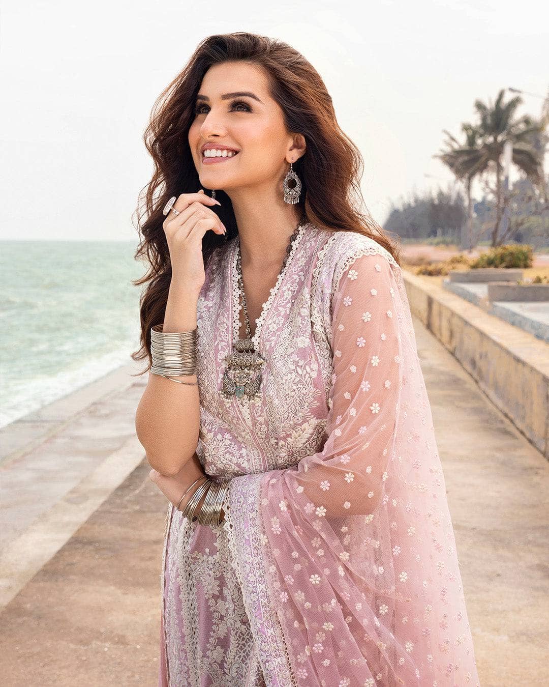 img_faiza_saqlain_lawn_tara_sutaria_awwal_boutique