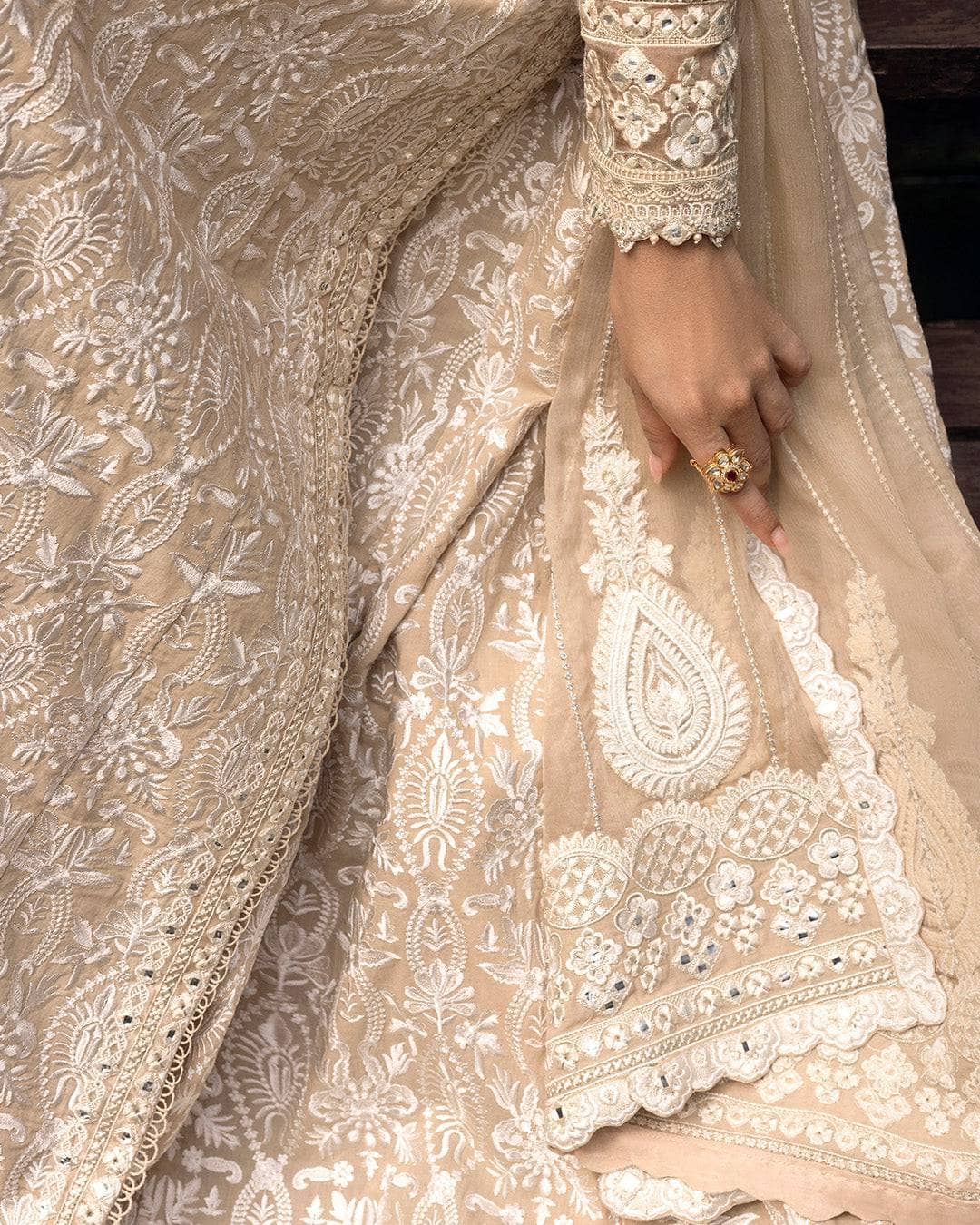 img_faiza_saqlain_lawn_tara_sutaria_awwal_boutique