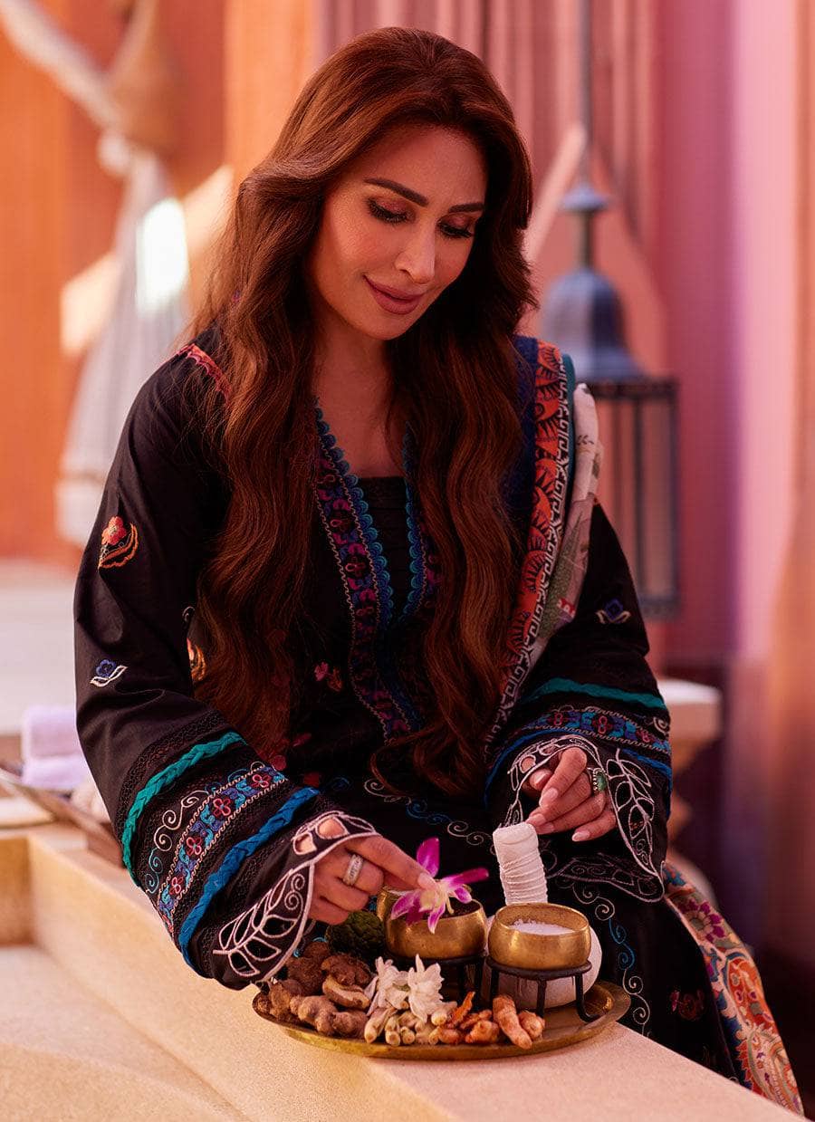 ing_farah_talib_aziz_lawn_24_awwal_boutique