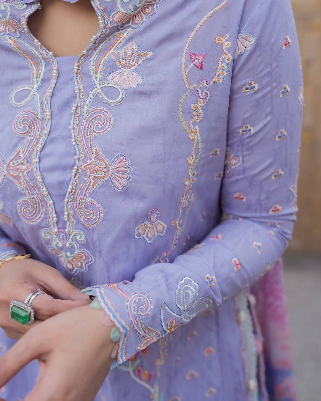 Farah Talib Aziz Lawn spotted Spotted in Farah Talib Aziz Lawn 25/Liliana Lavender