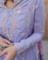 Farah Talib Aziz Lawn spotted Spotted in Farah Talib Aziz Lawn 25/Liliana Lavender