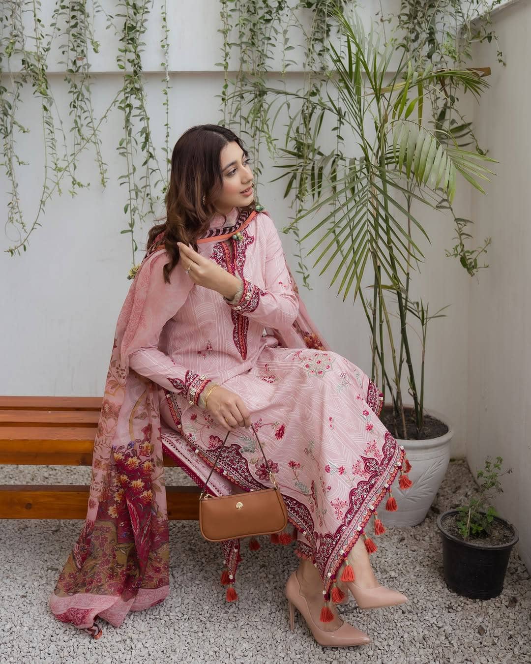 img_farah_talib_aziz_lawn_awwal_boutique