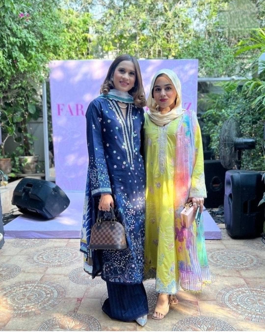 img_farah_talib_aziz_lawn_24_awwal_boutique