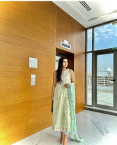 img_spotted_in_farah_talib_aziz_lawn_24_awwal_boutique