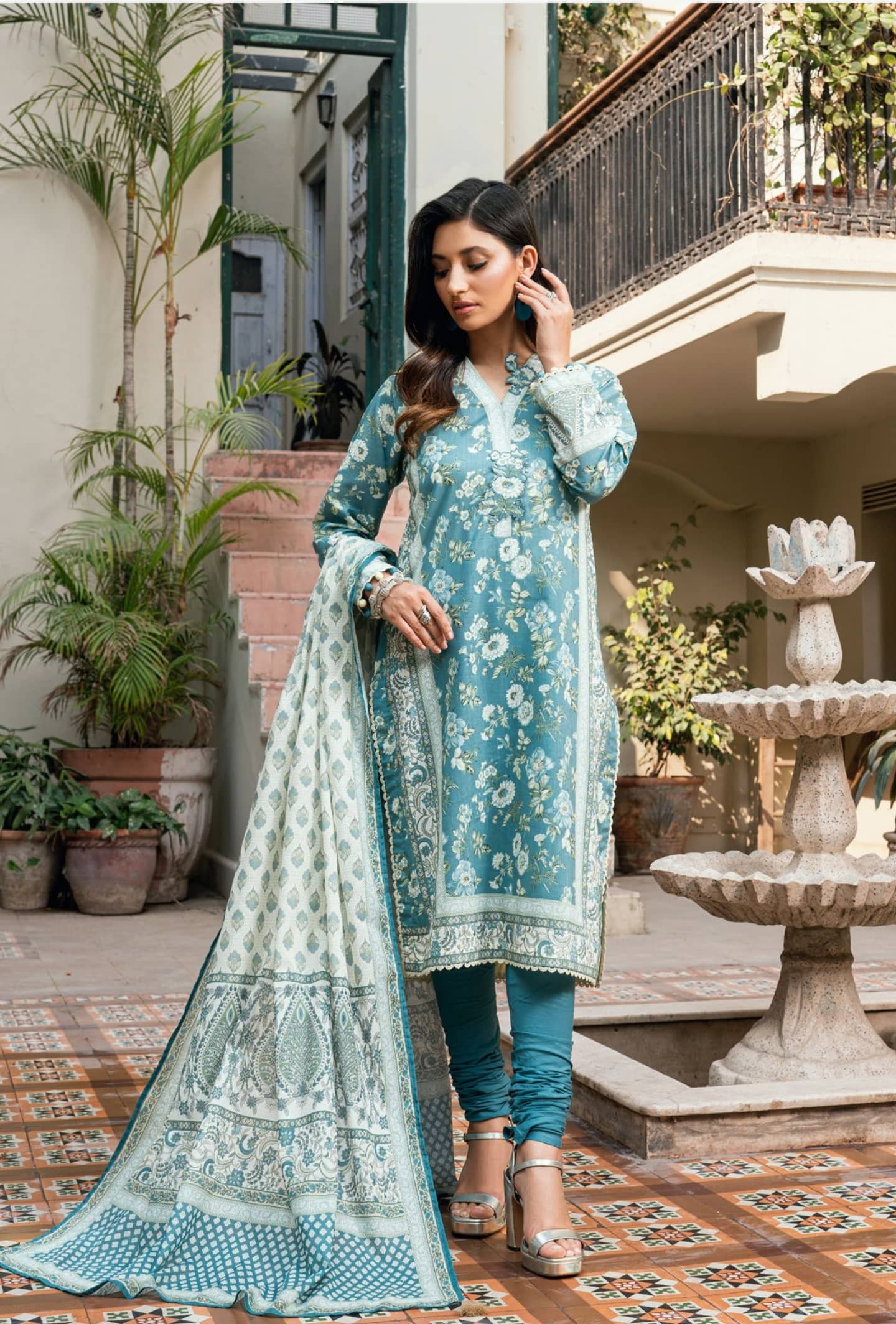 img_gul_ahmed_luxury_lawn_awwal_boutique
