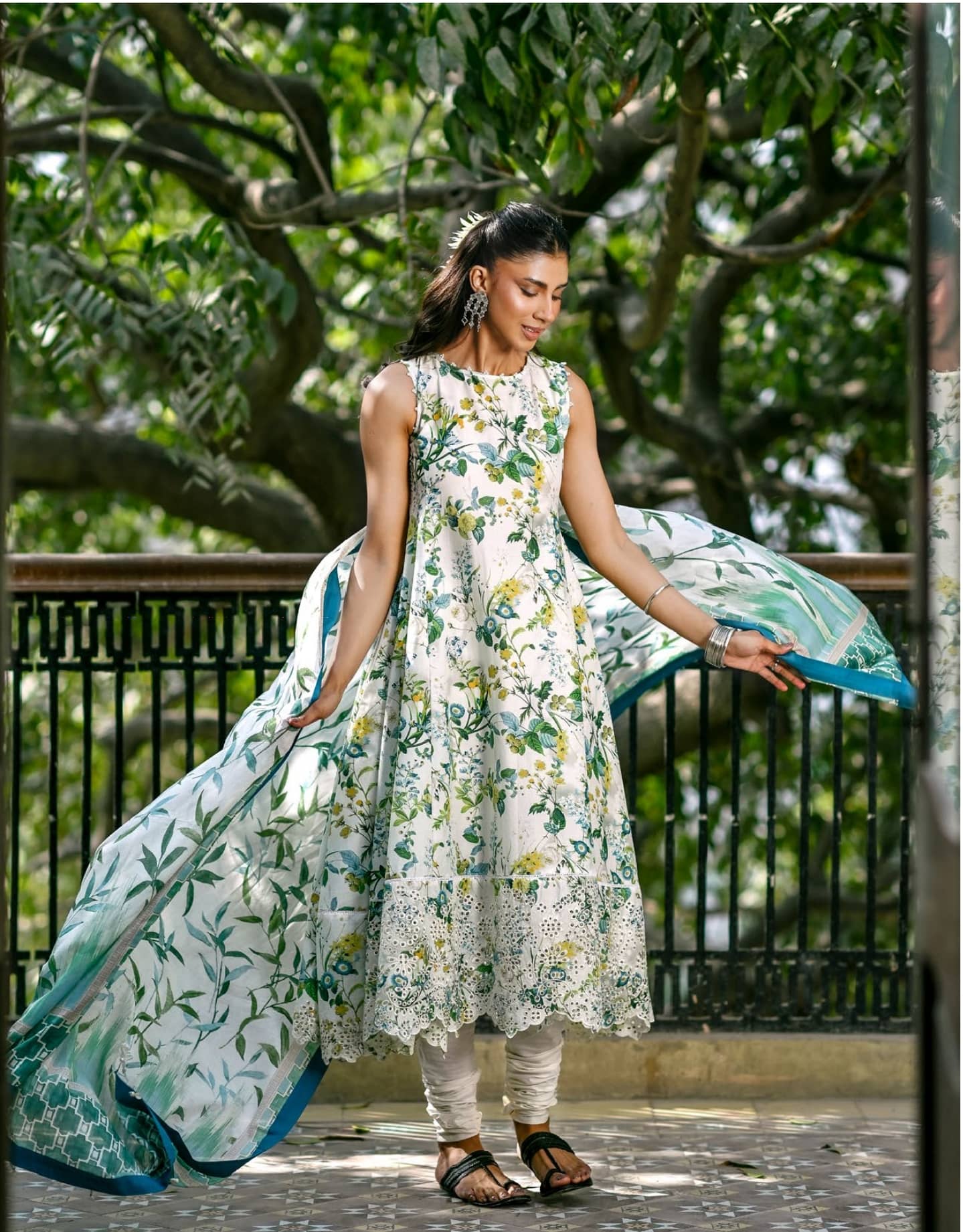 img_gul_ahmed_rangon_ka_angan_lawn_awwal_boutique