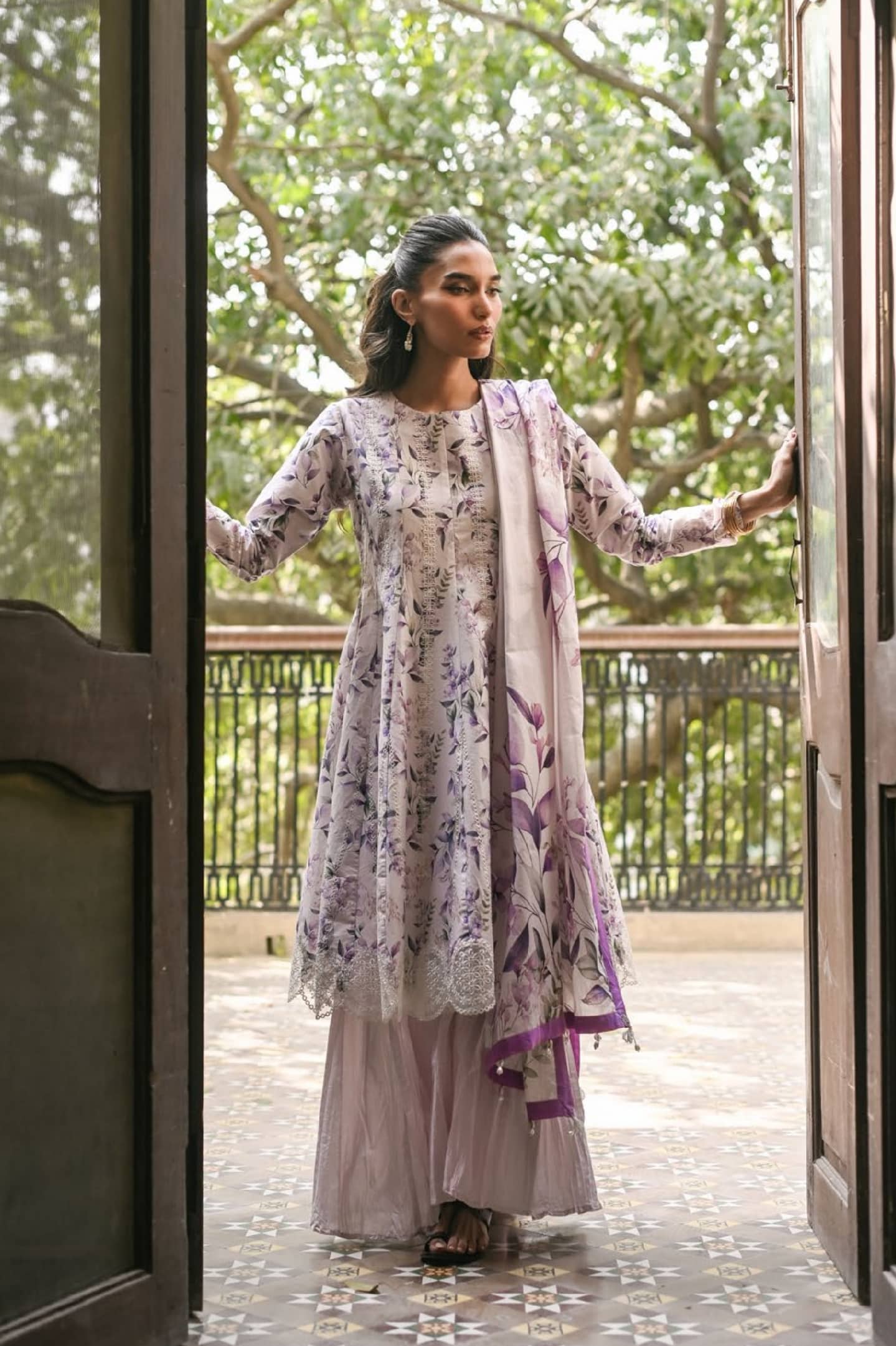 img_gul_ahmed_rangon_ka_angan_lawn_awwal_boutique