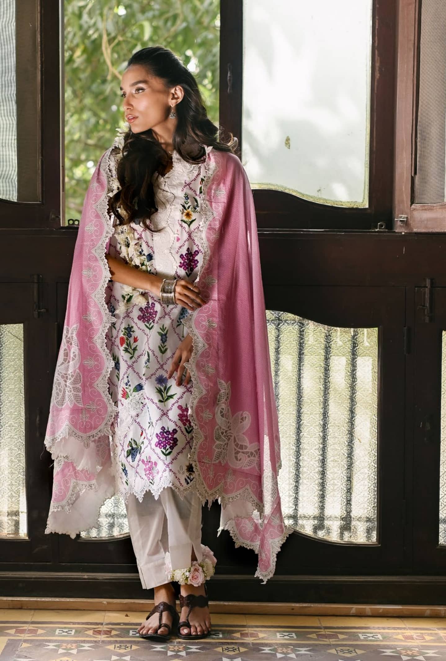 img_gul_ahmed_rangon_ka_angan_lawn_awwal_boutique