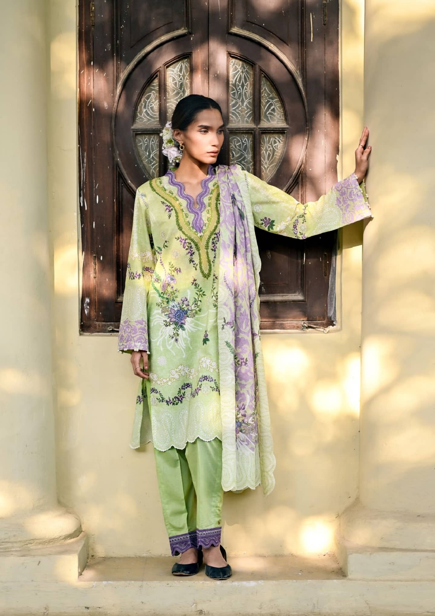 img_gul_ahmed_rangon_ka_angan_lawn_awwal_boutique