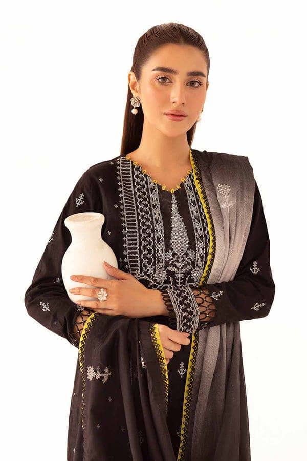img_gul_ahmed_lawn_awwal_boutique