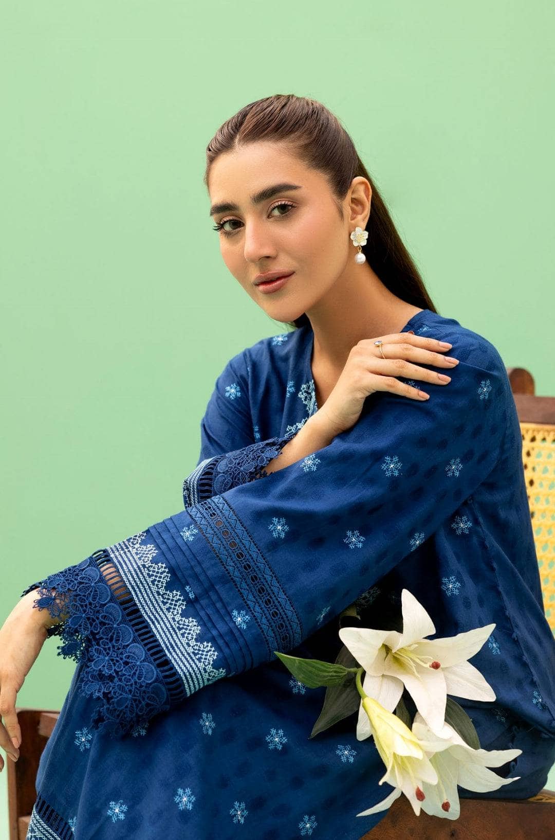 img_gul_ahmed_lawn_awwal_boutique