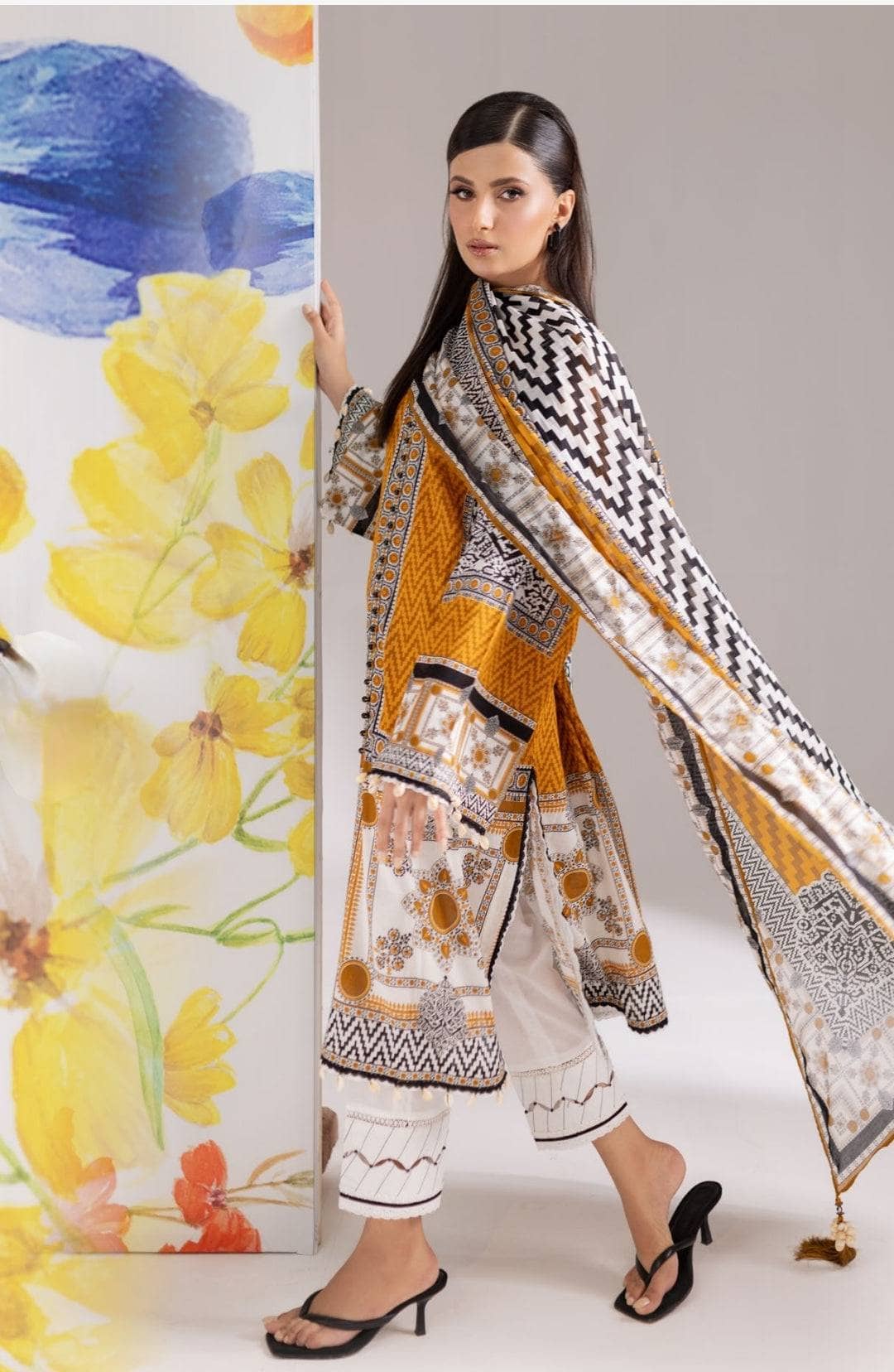 Img_gul_ahmed_24_awwal_boutique