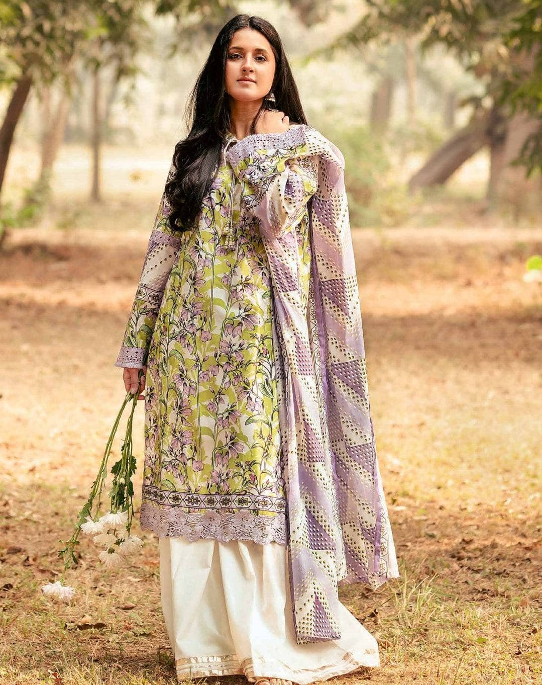 img_gul_ahmed_spring_summer_25_awwal_boutique