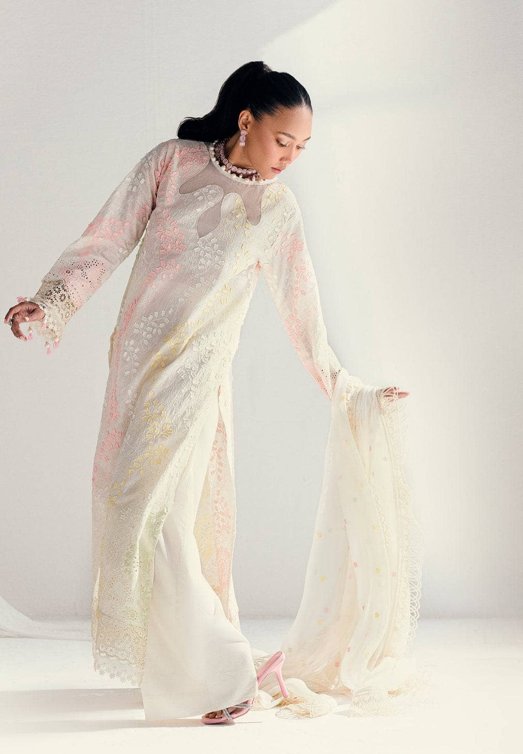 img_gul_ahmed_chikankari_lawn_awwal_boutique