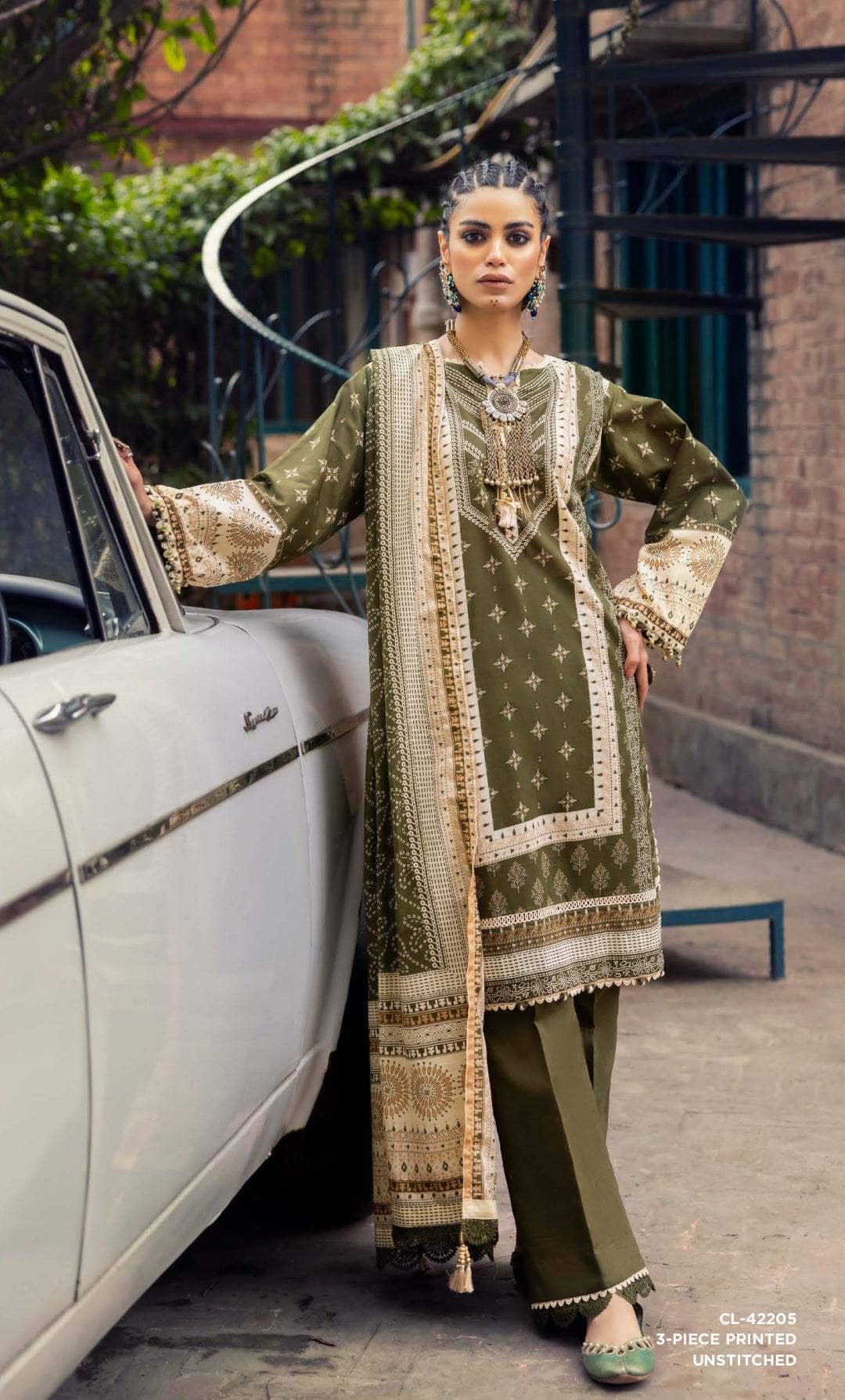 img_gul_ahmed_lawn_24_awwal_boutique
