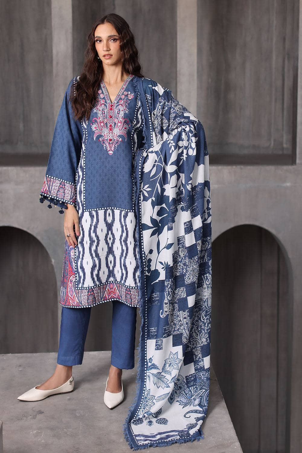 img_gul_ahmed_winter_awwal_boutique