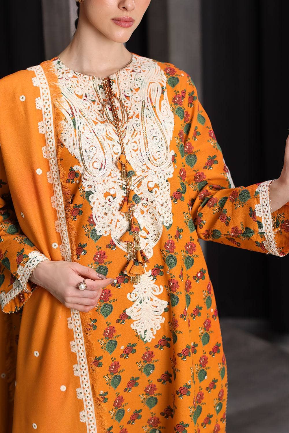 img_gul_ahmed_winter_awwal_boutique