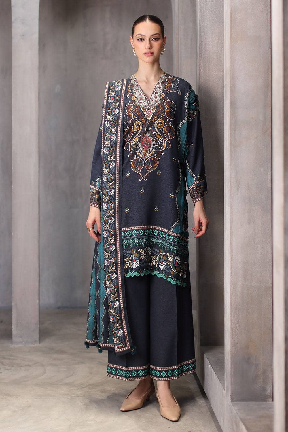 img_gul_ahmed_winter_awwal_boutique
