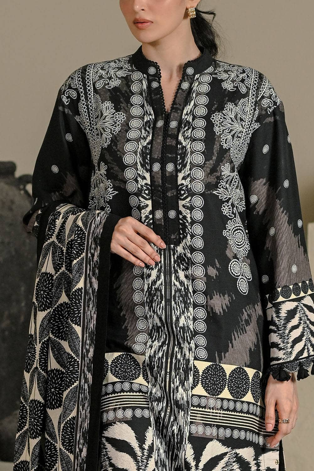 Gul Ahmed  Naqsh Winter/CD-62001/Corduroy Suit