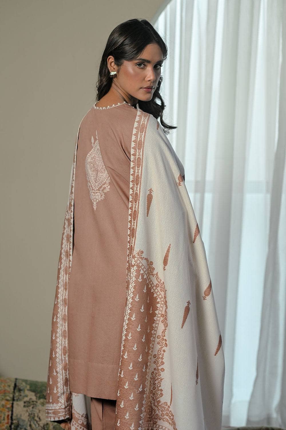 Gul Ahmed  Naqsh Winter/MJ -62026/Karandi Velvet Jacquard