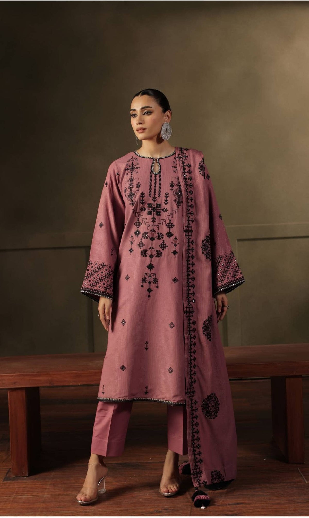 img_gul_ahmed_winter_awwal_boutique