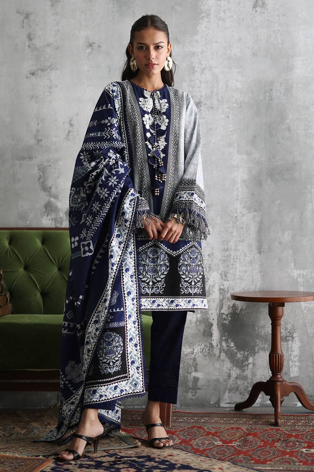 img_gul_ahmed_winter_story_awwal_boutique