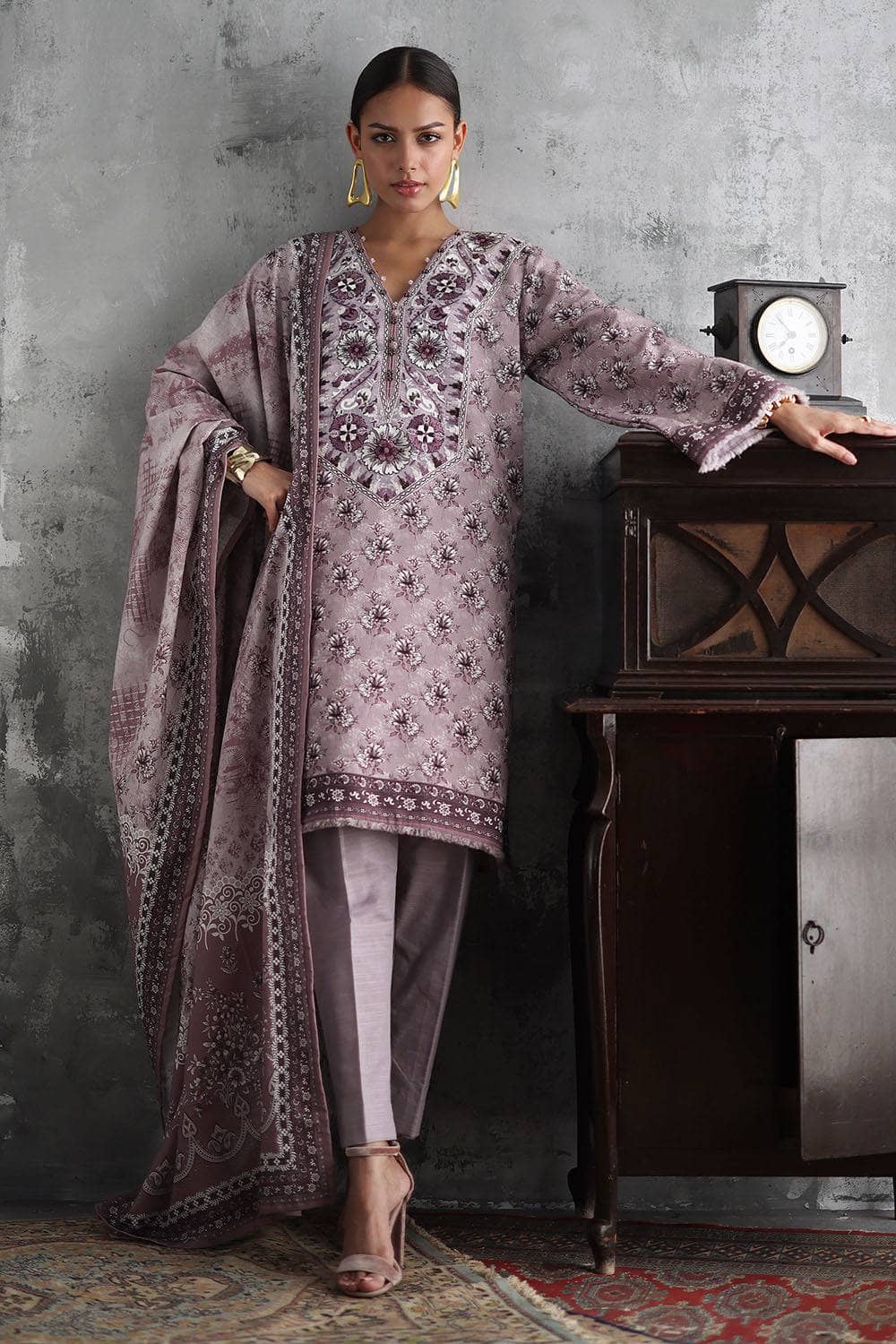 img_gul_ahmed_winter_story_awwal_boutique
