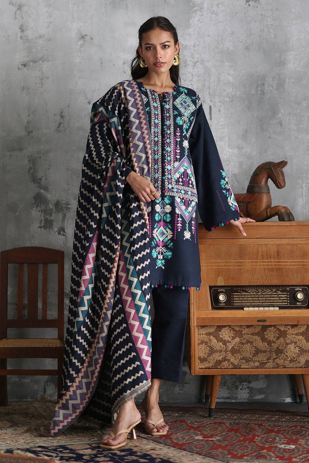 img_gul_ahmed_winter_story_awwal_boutique