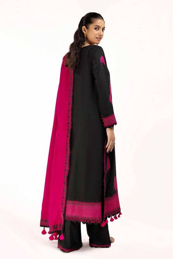 img_gul_ahmed_winter_24_Awwal_boutique