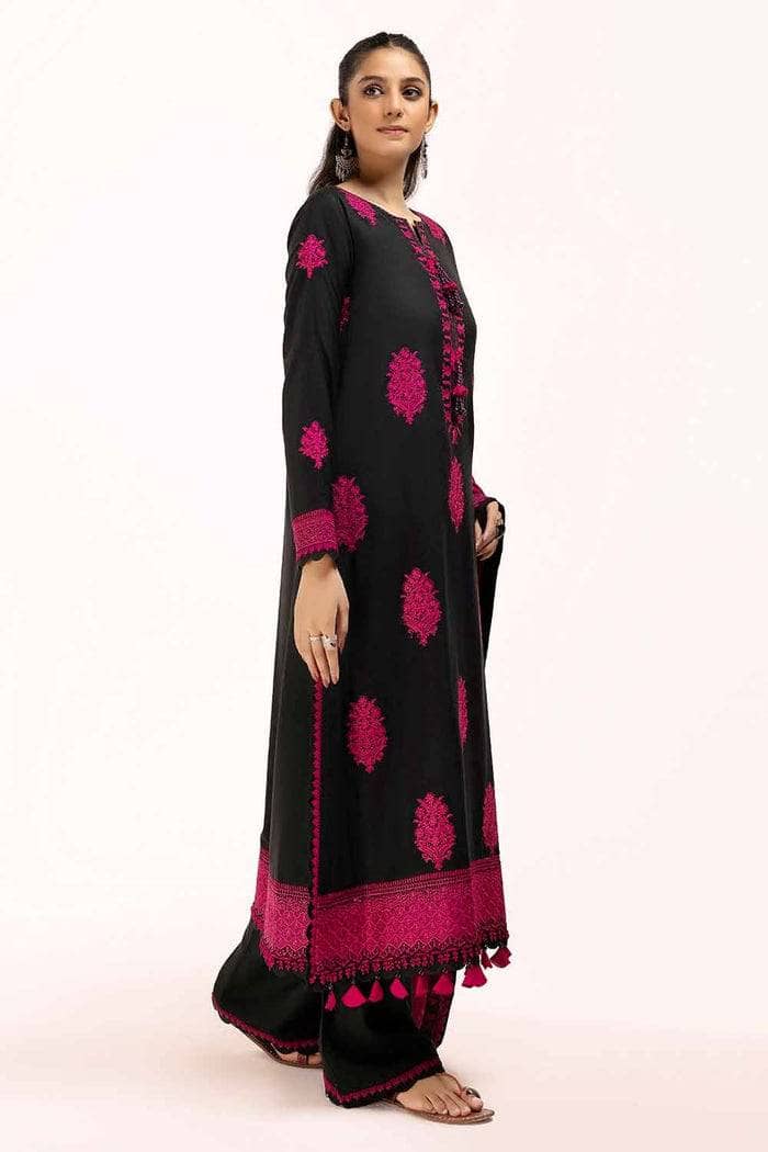 img_gul_ahmed_winter_24_Awwal_boutique