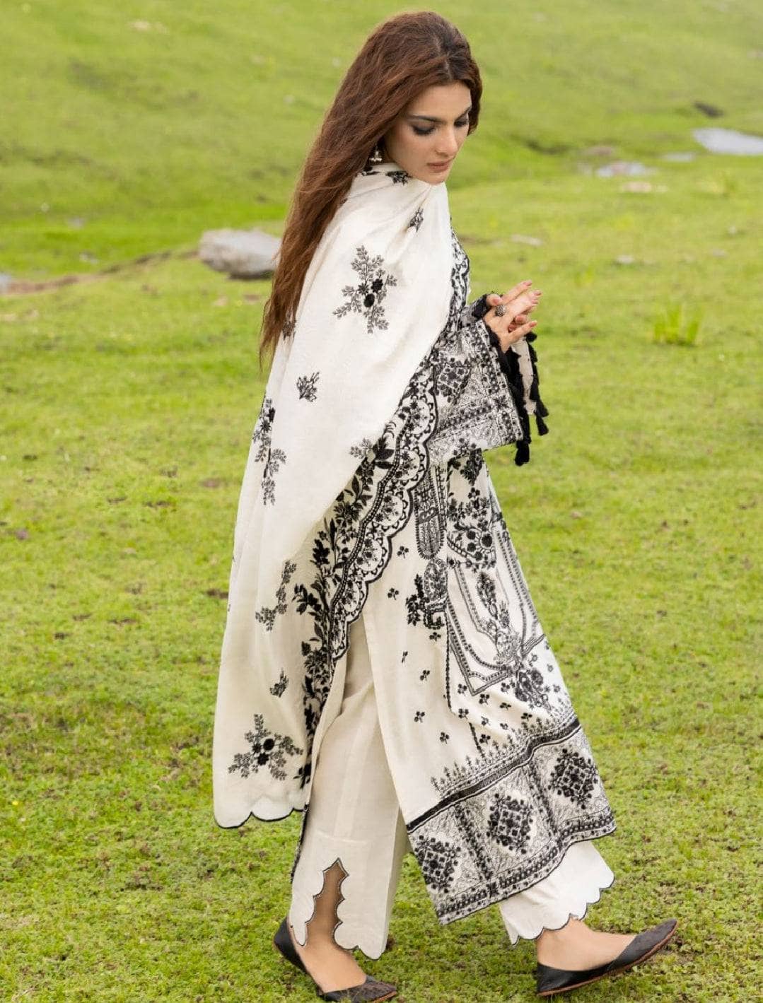 img_gul_ahmed_winter_24_Awwal_boutique