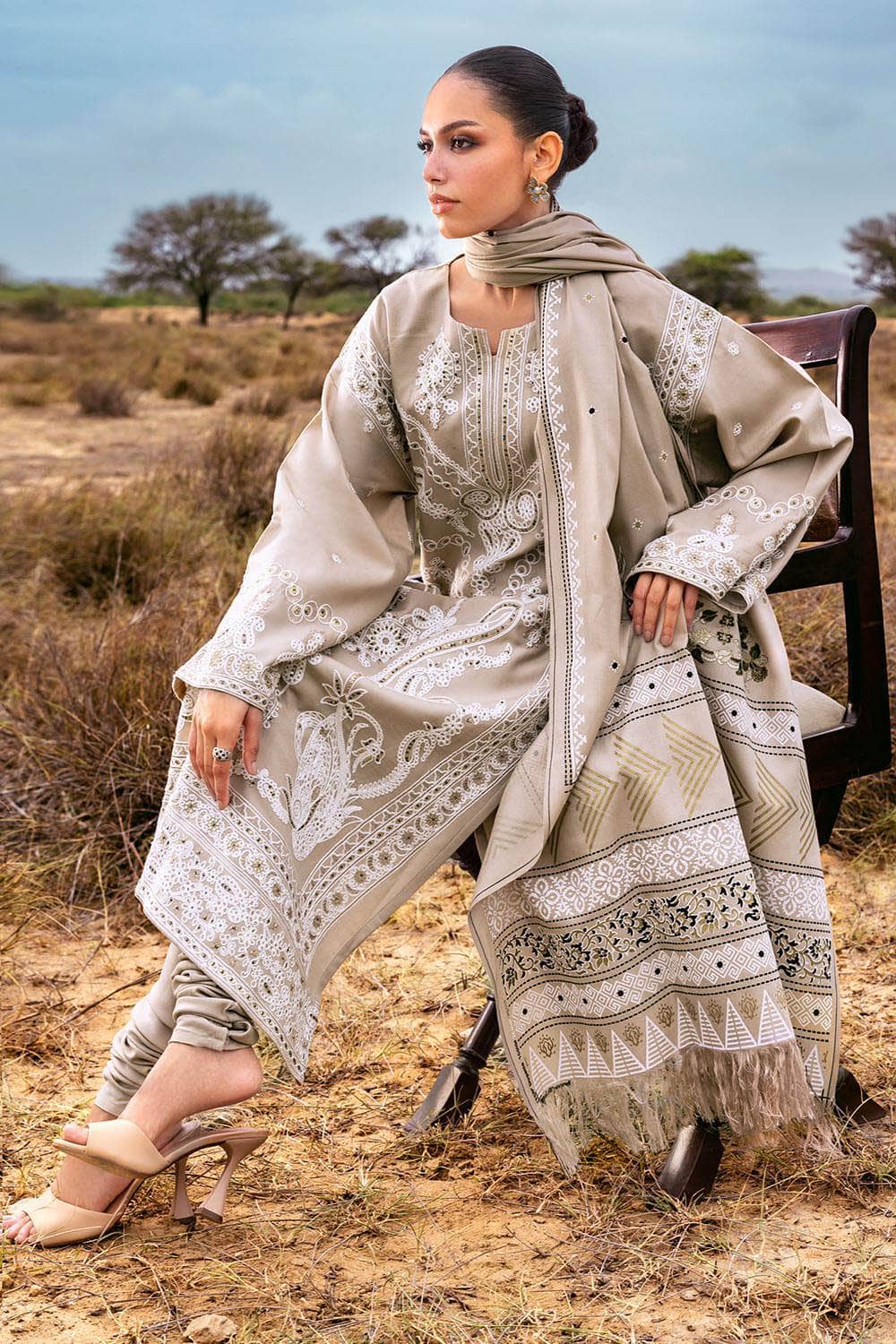 img_gul_ahmed_patjhaar_winter_awwal_boutique