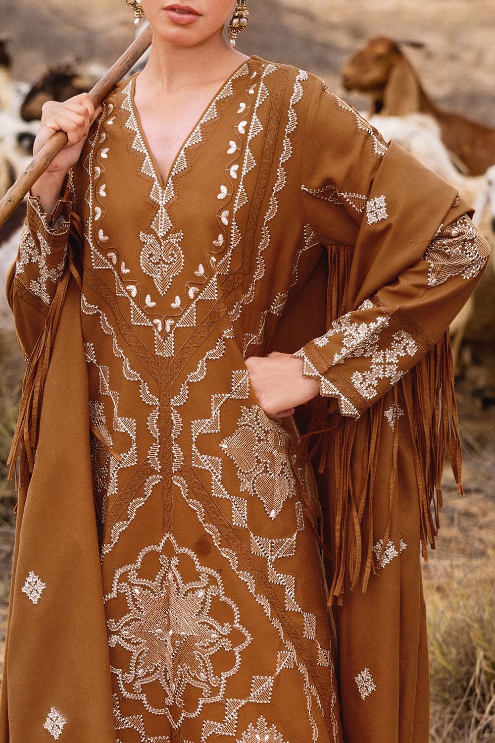 img_gul_ahmed_patjhaar_winter_awwal_boutique