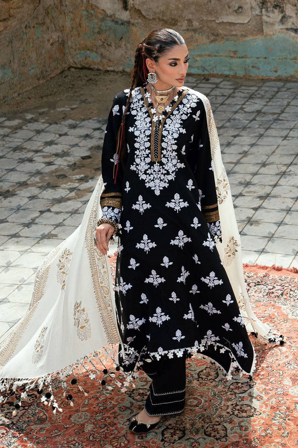 img_gul_ahmed_luxe_winter_awwal_boutique