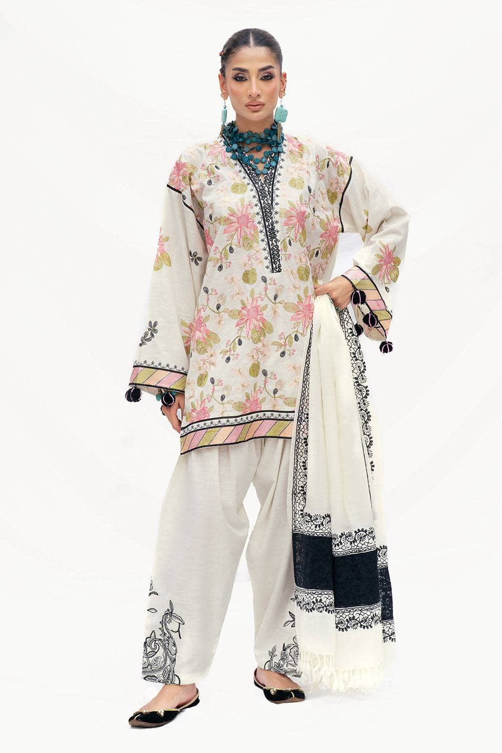 img_gul_ahmed_luxe_winter_awwal_boutique