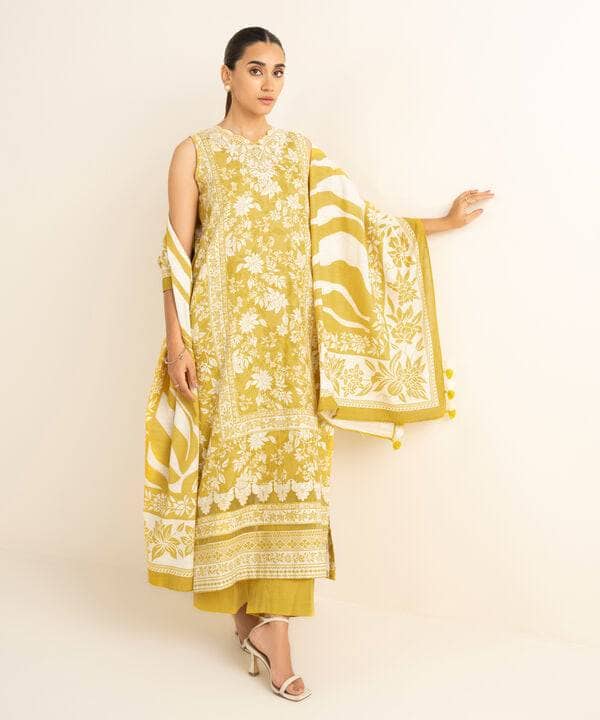 img_sapphire_winter_awwal_boutique