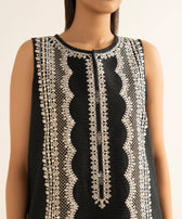 Sapphire Fall Winter 25/Embroidered Zari Khaddar Suit/0U2TEST25V88