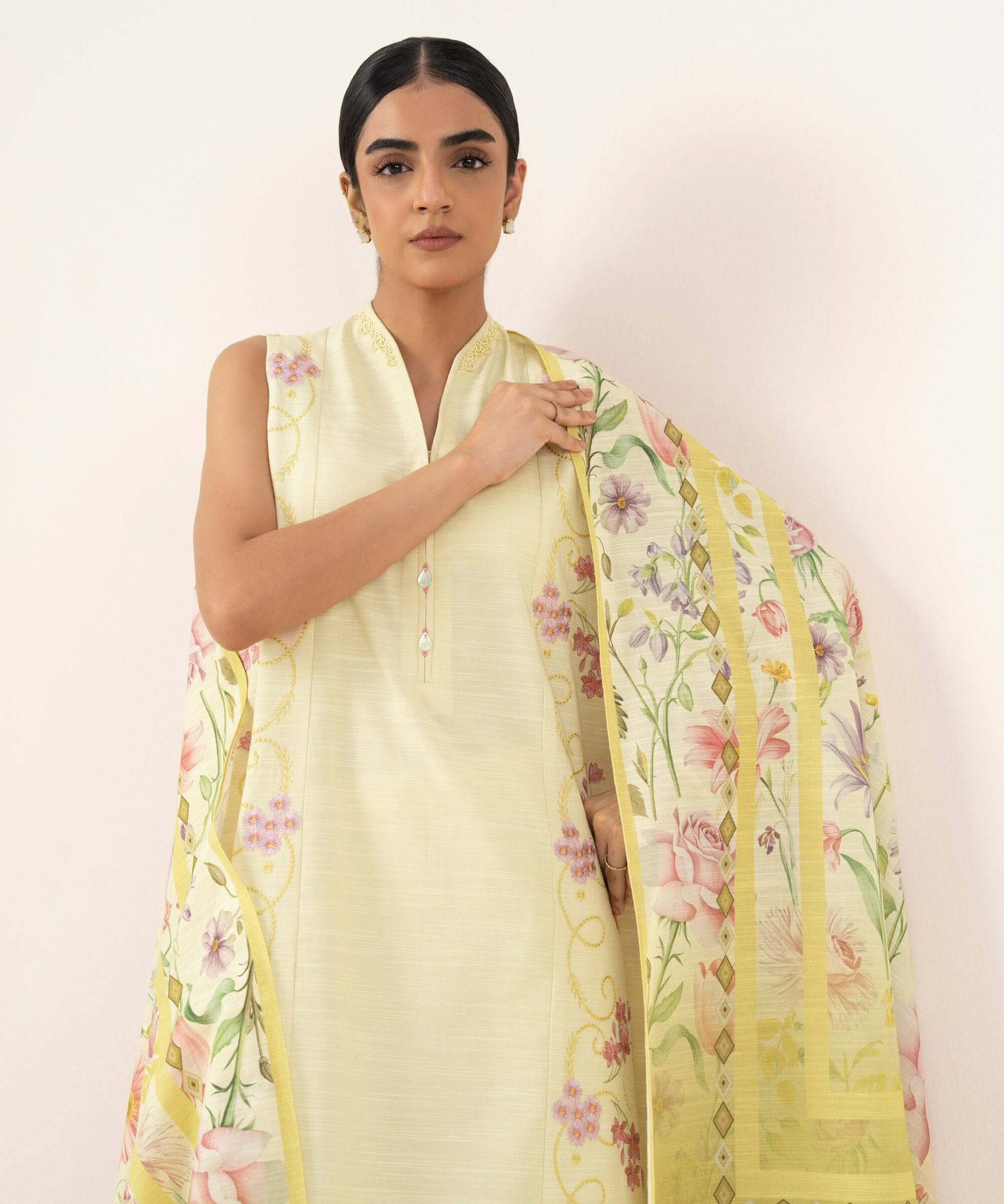 img_sapphire_winter_awwal_boutique