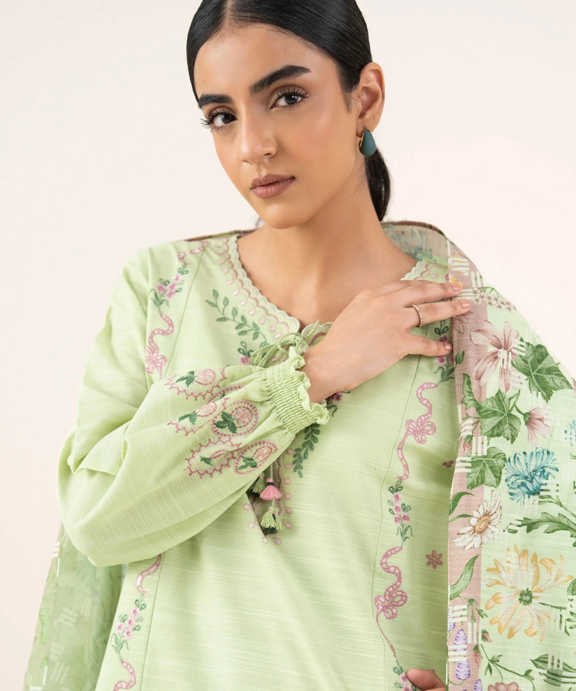 Sapphire Fall Winter 25/Embroideried Khaddar Suit/U2DEDY25V812/Shirt Dupatta Set