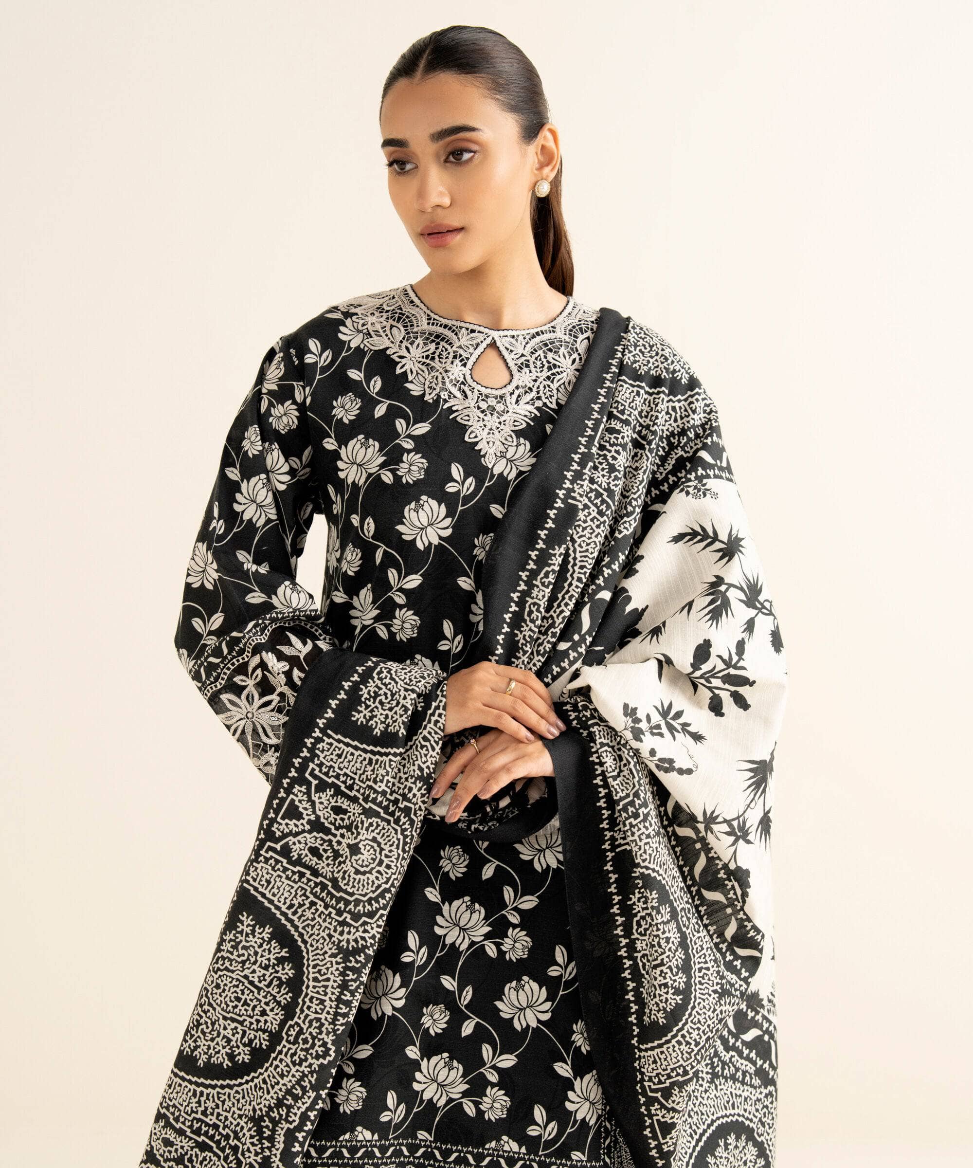 img_sapphire_winter_suit_awwal_boutique