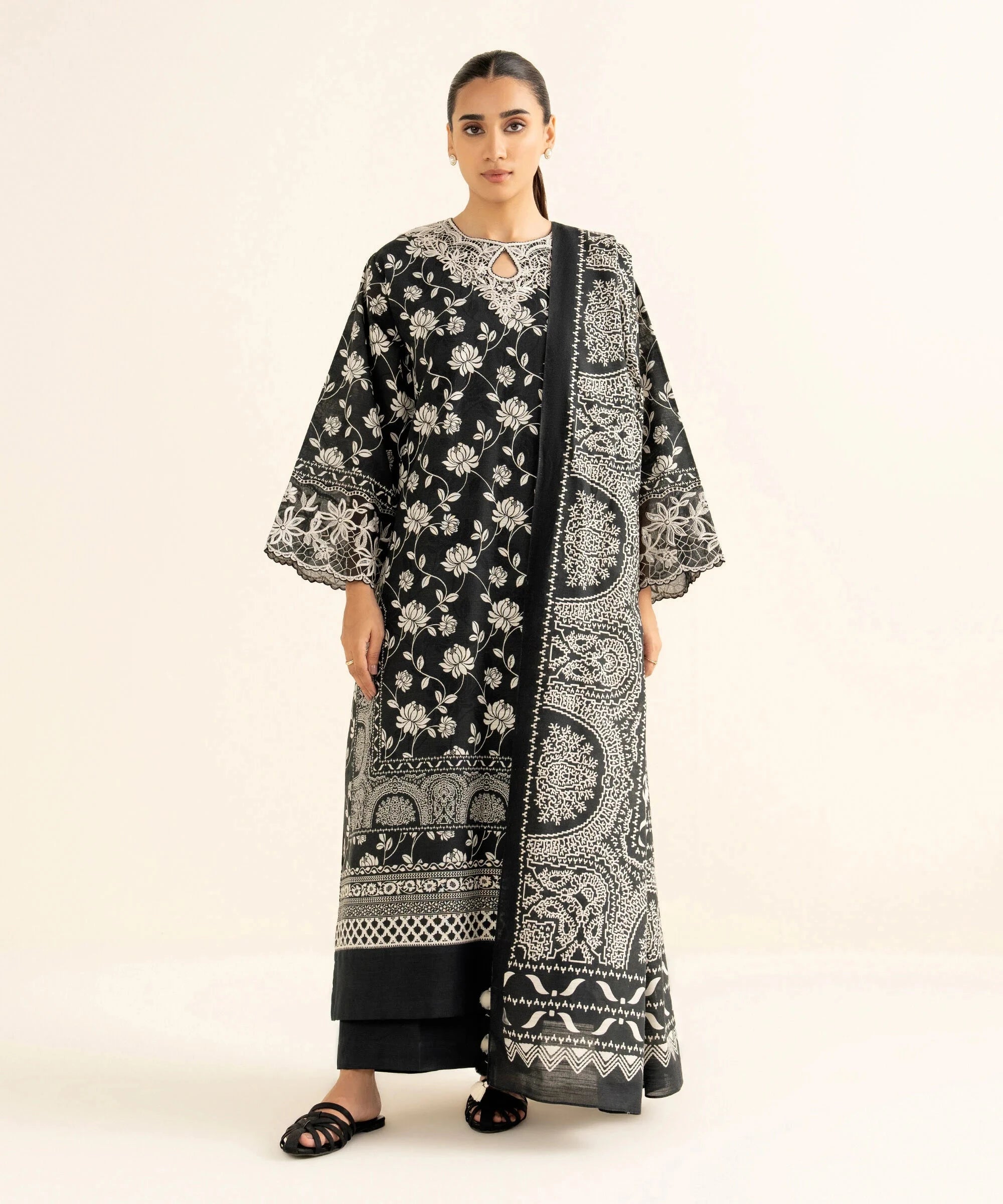 img_sapphire_winter_suit_awwal_boutique