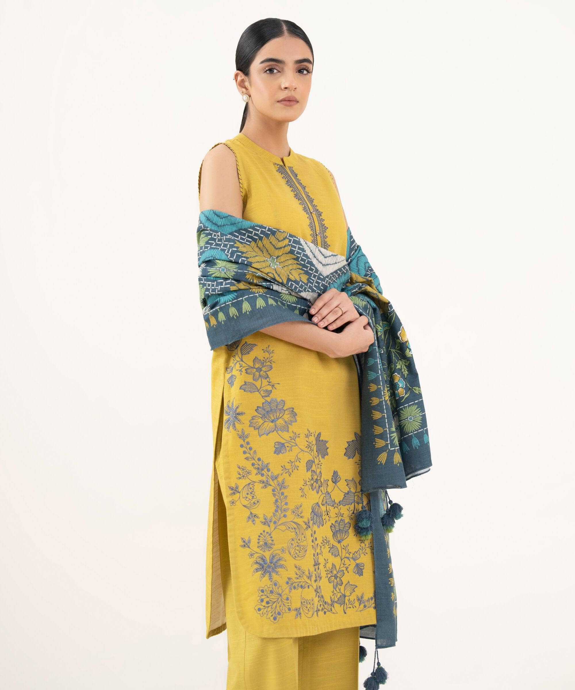 img_sapphire_winter_awwal_boutique