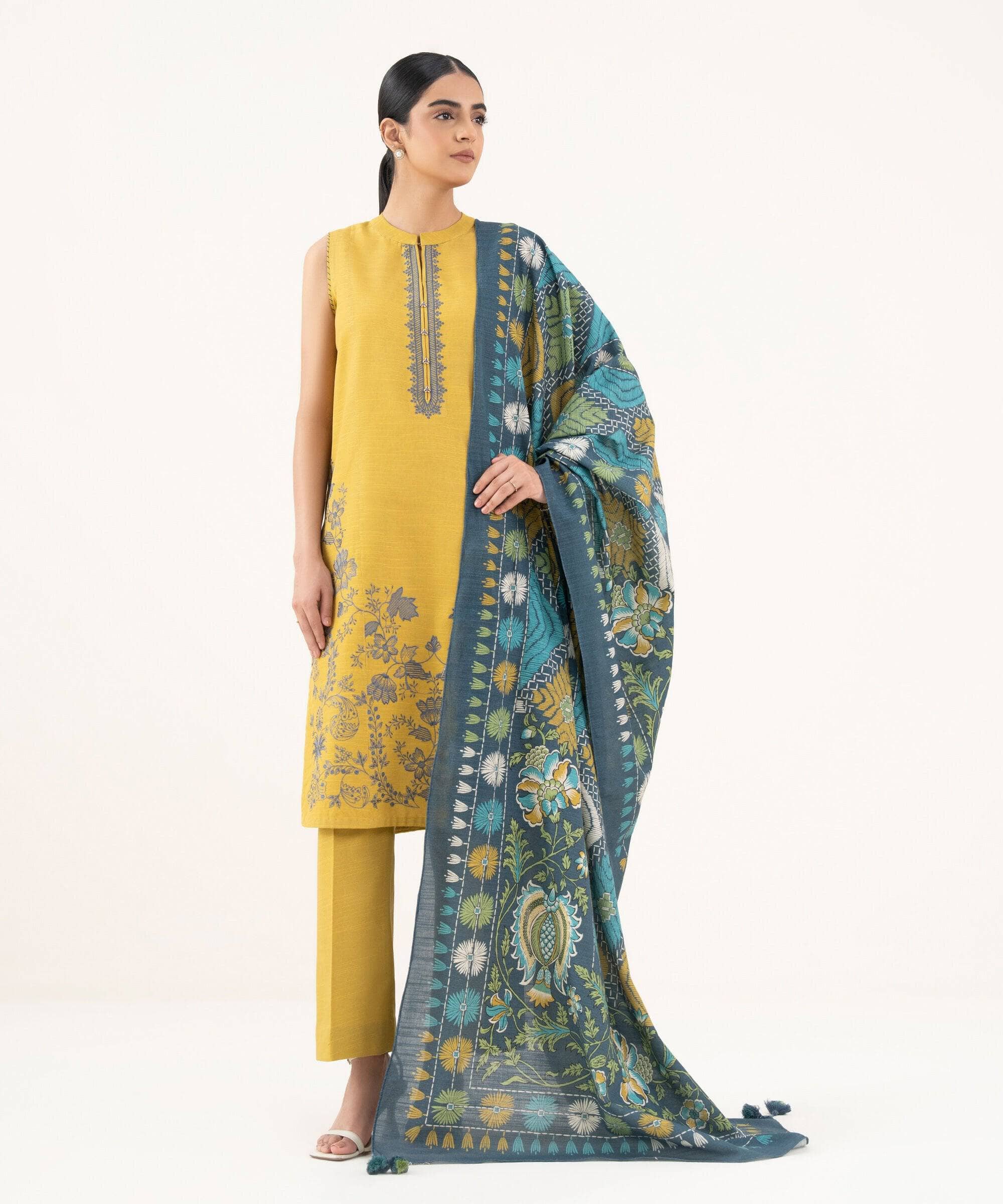 img_sapphire_winter_awwal_boutique