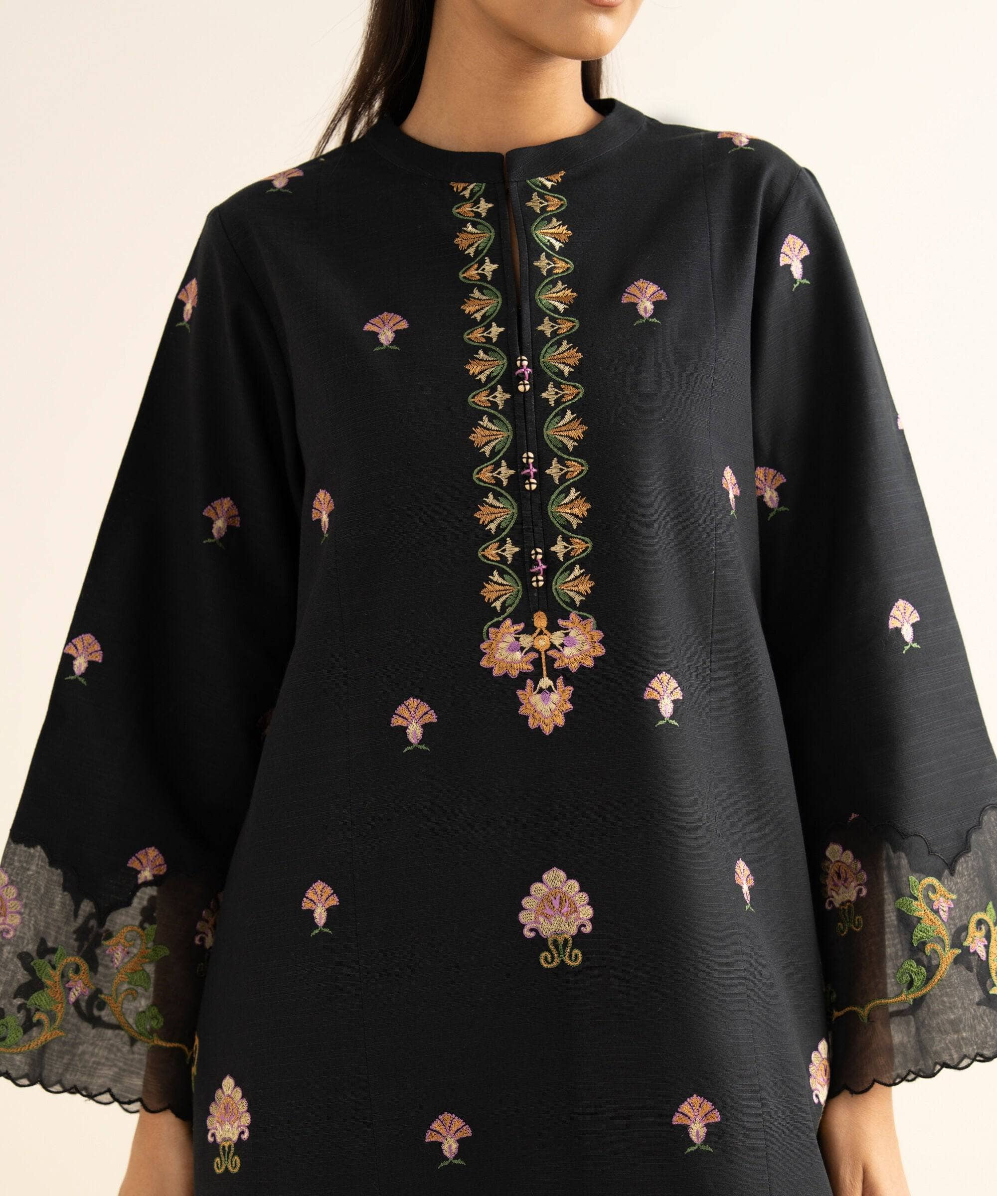 Sapphire Fall Winter 25/Embroideried Khaddar Suit/U3PESG25V821