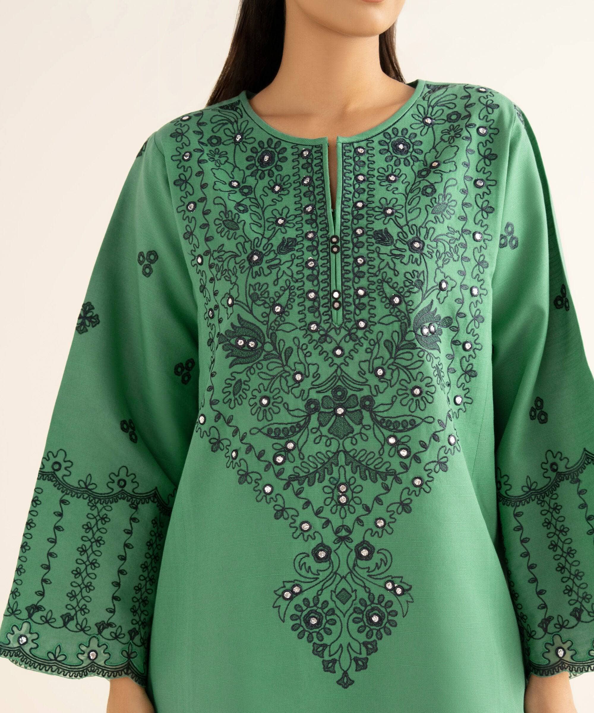 img_sapphire_winter_awwal_boutique