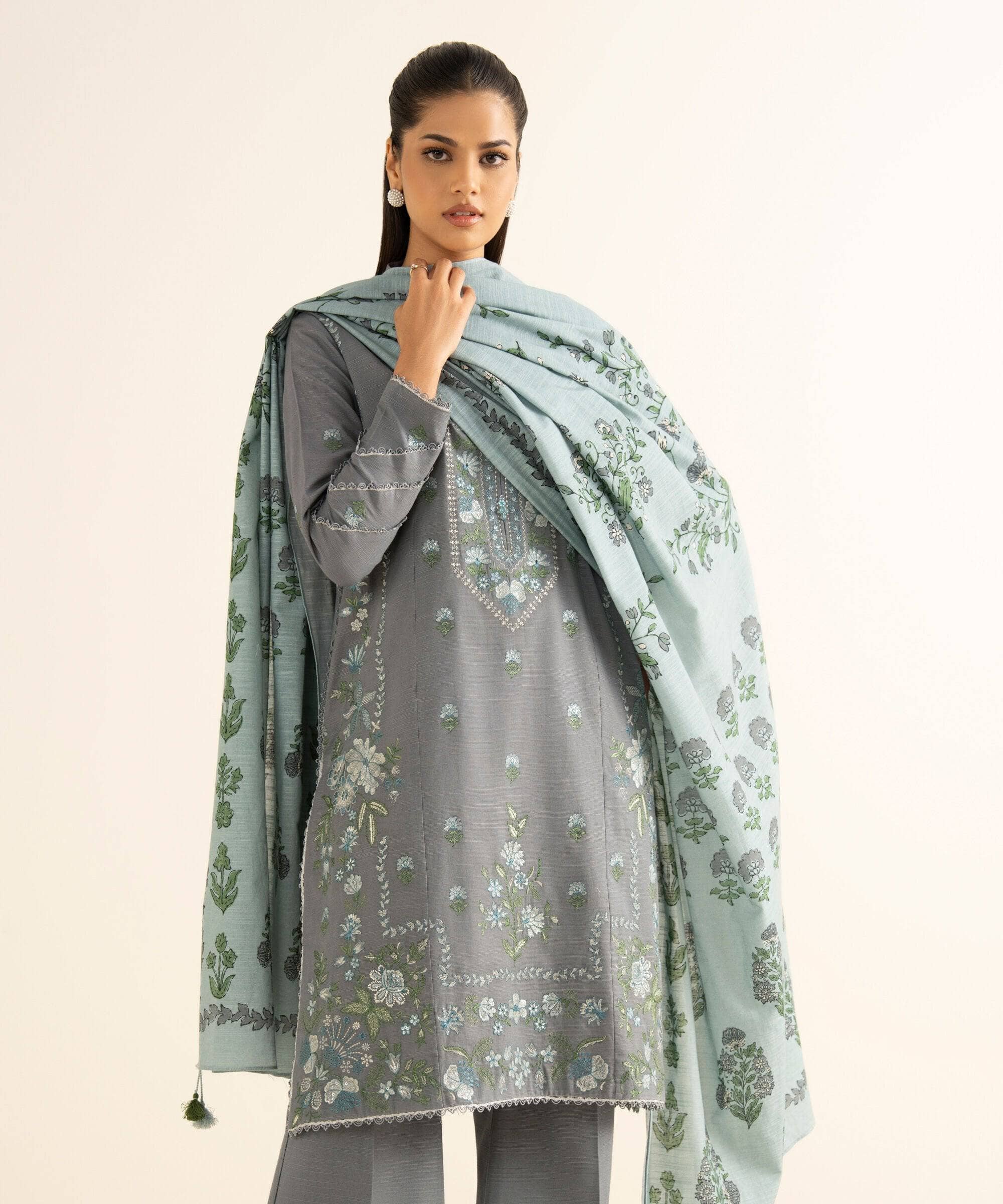 img_sapphire_winter_suit_awwal_boutique