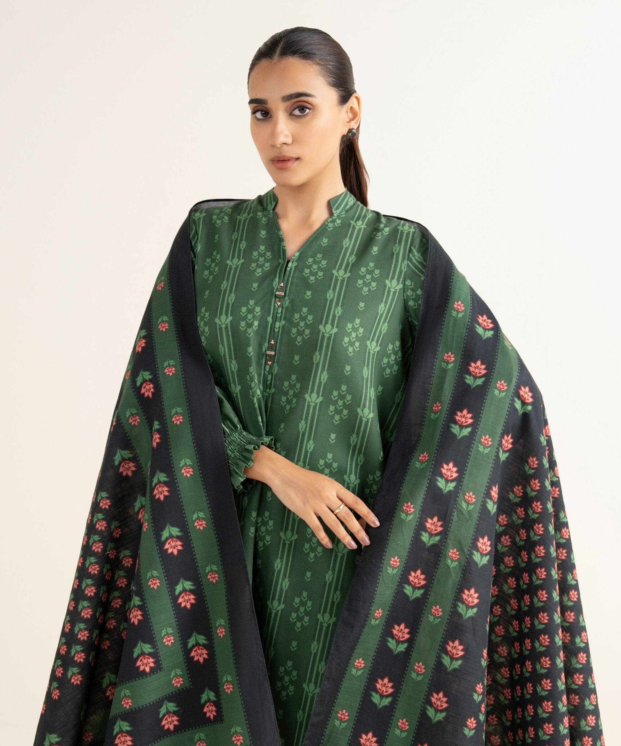 img_sapphire_winter_awwal_boutique