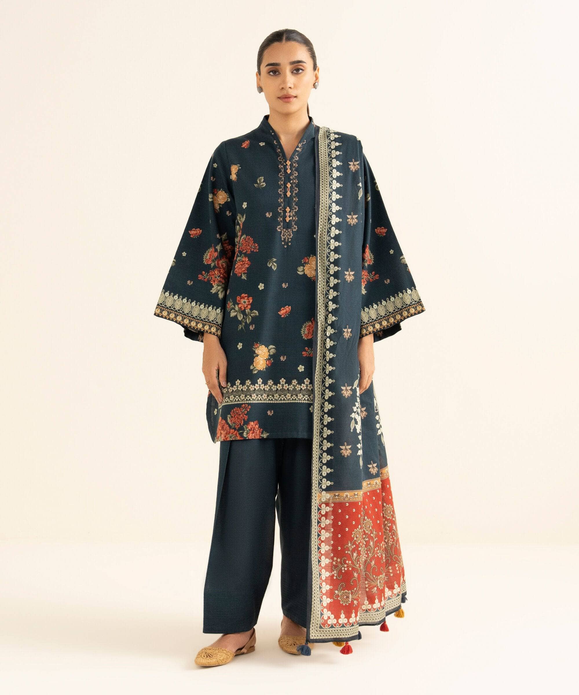 img_sapphire_winter_awwal_boutique