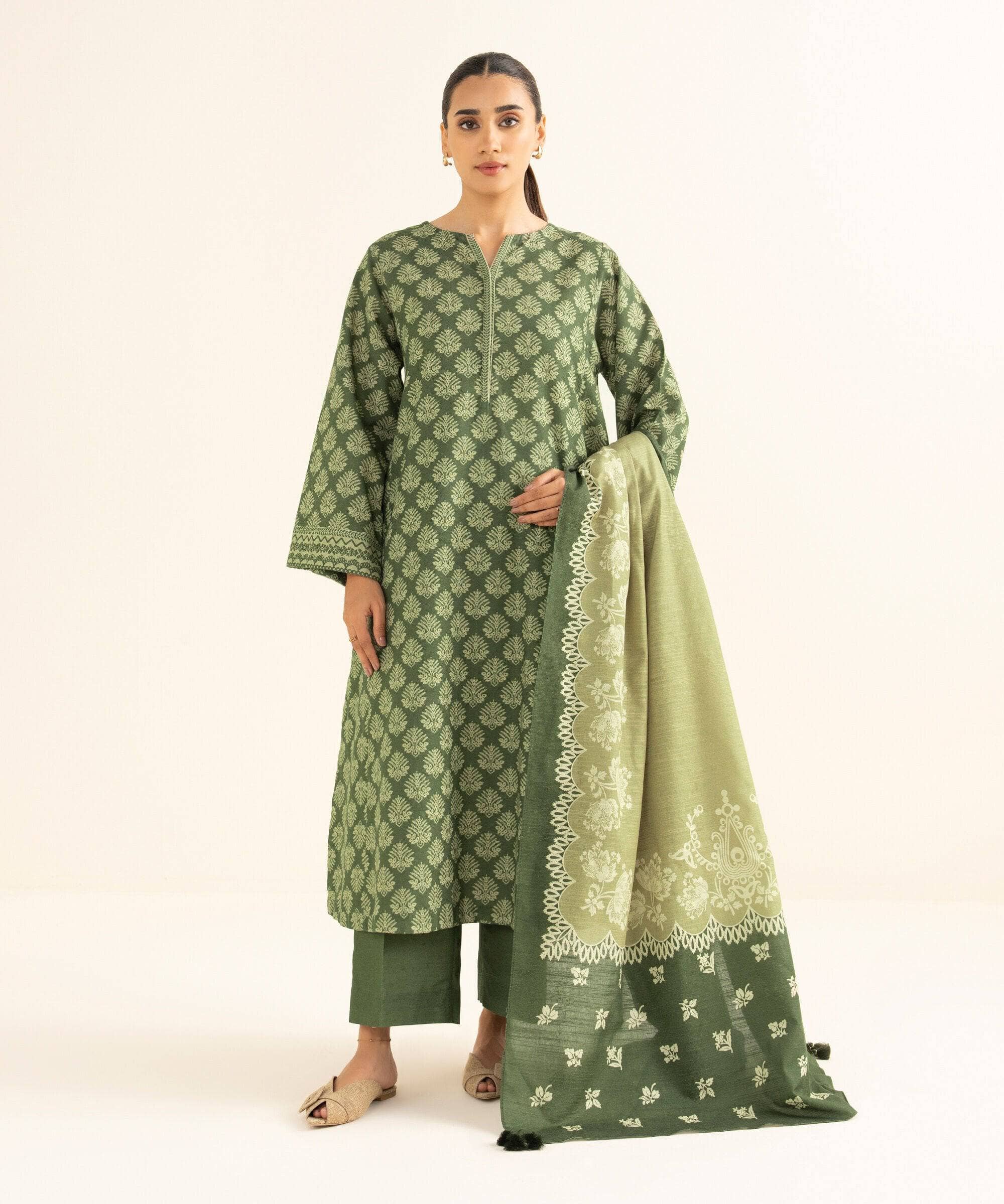 img_sapphire_winter_awwal_boutique