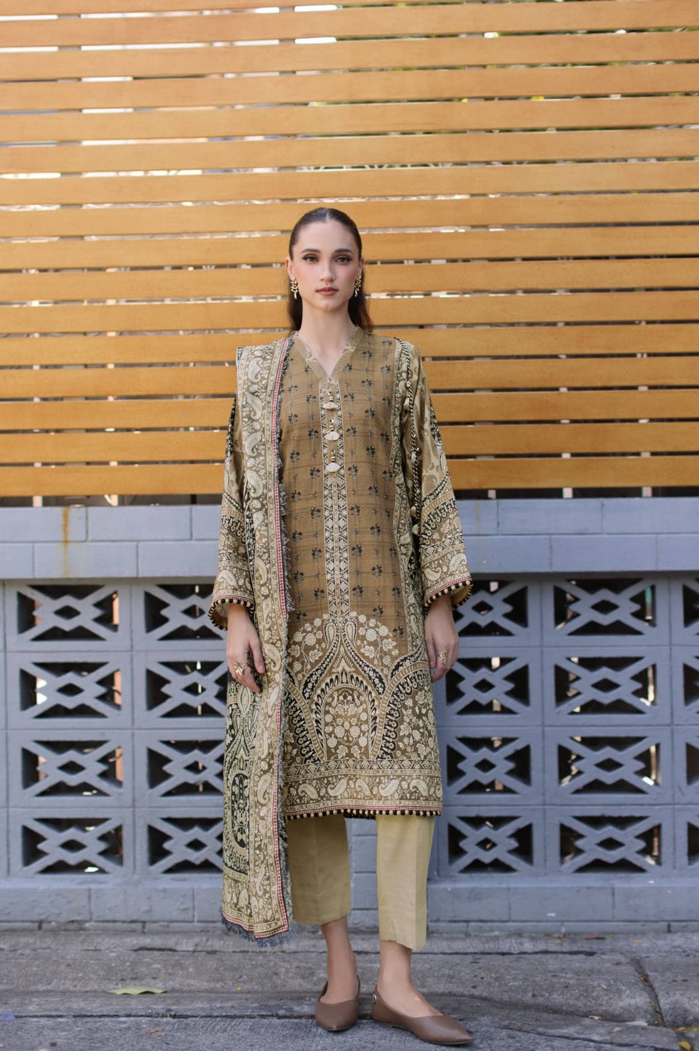 img_gul_ahmed_winter_awwal_boutique